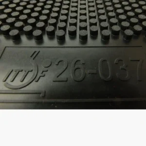 dr-neubauer-aggressor-pro-medium-pips-rubber-black-close-up