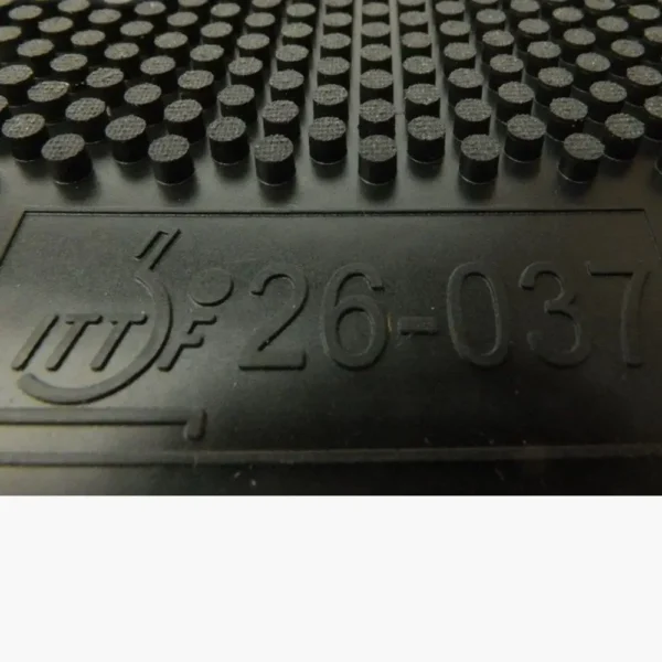 dr-neubauer-aggressor-pro-medium-pips-rubber-black-close-up